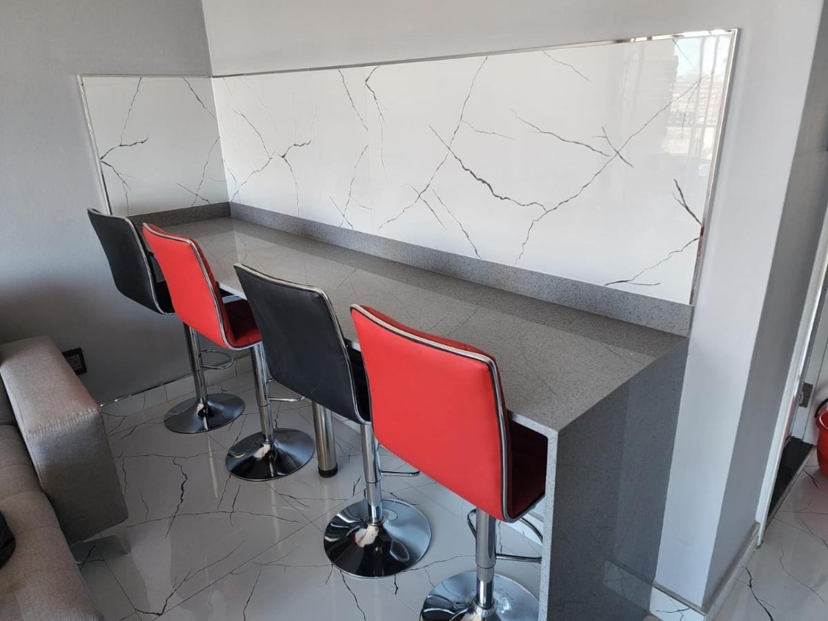 Sea Views At 10 South *